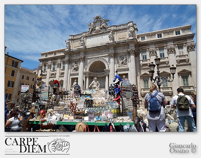 Fontana di Trevi, Roma in vendita.jpg